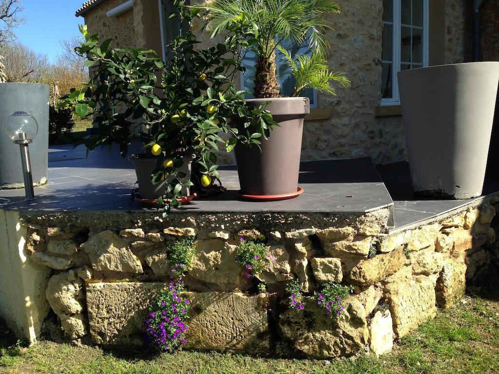 Les Camelias Bed & Breakfast Lalinde Exterior photo