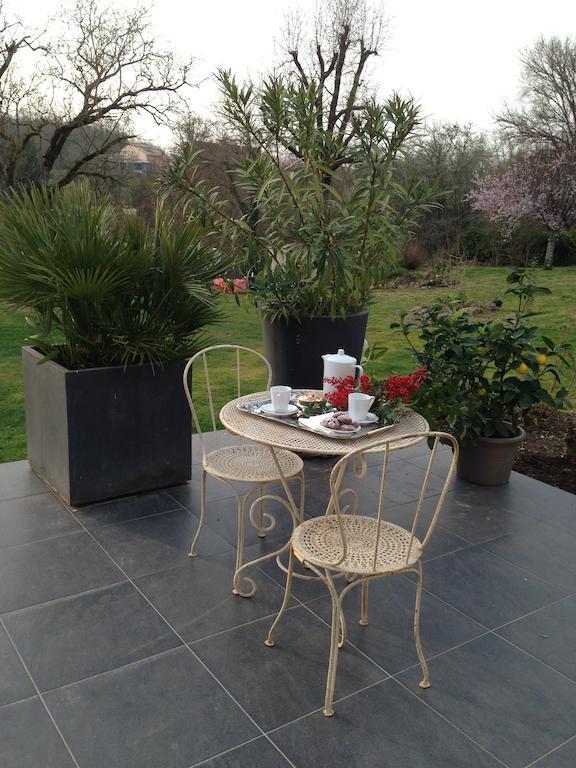 Les Camelias Bed & Breakfast Lalinde Exterior photo